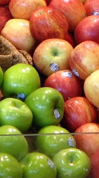 Supermarket apples
